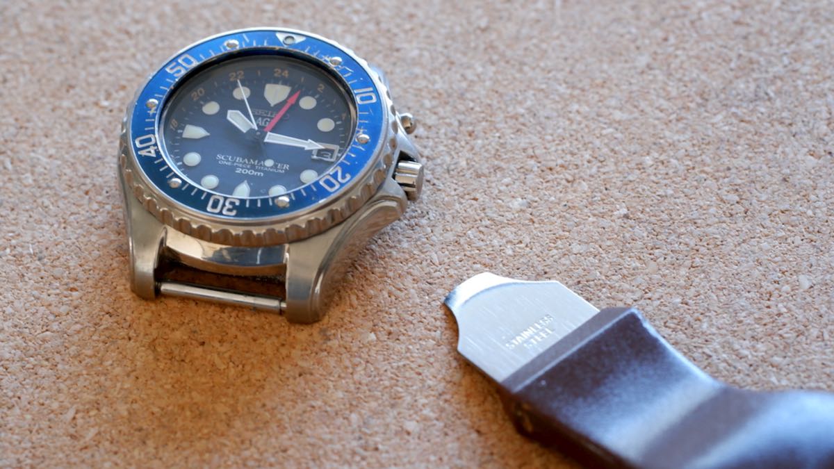 A Seiko 'Stingray' diving watch with a case opening tool.