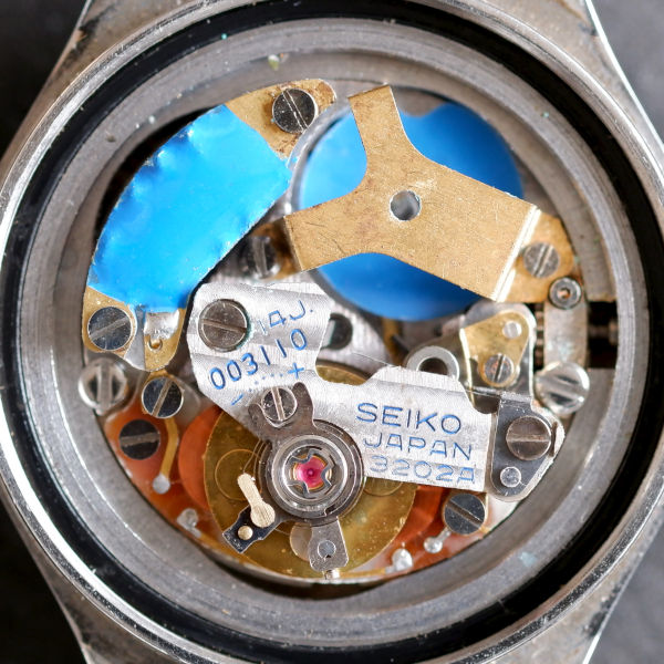 Thumbnail image of Seiko movement 3202A in model 3202-7000.