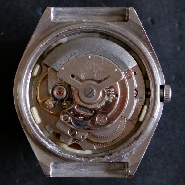 Seiko movement 6309A. This one has corrosion on the weight of the rotor.